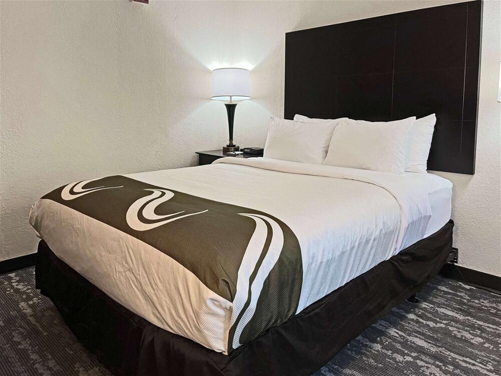 Room – Hotel Quality Inn Traverse City