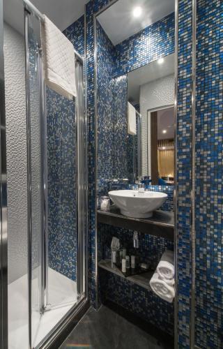 Foto del baño de Hôtel Splendor Elysées
