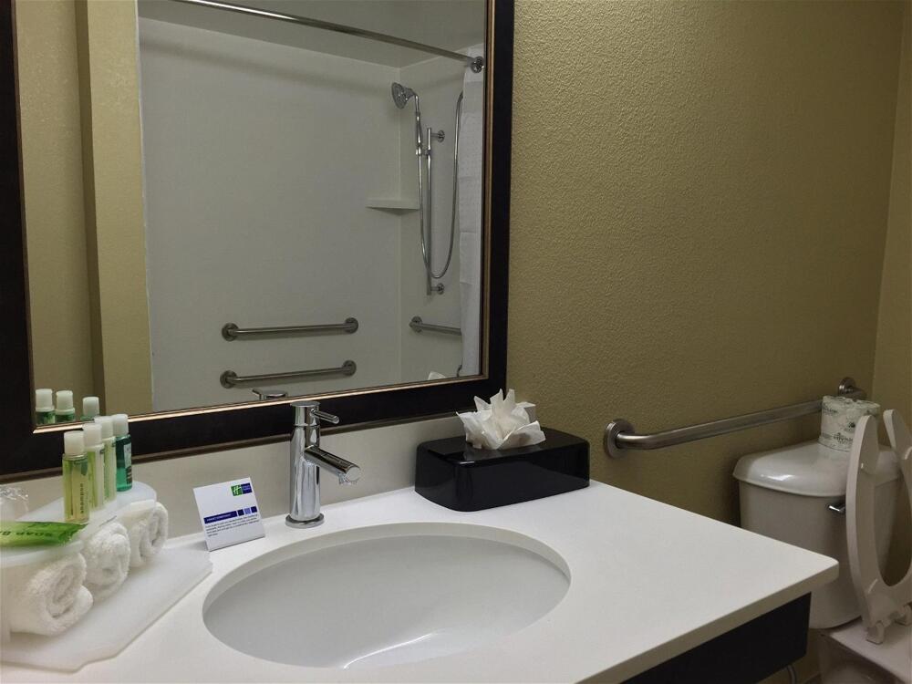 Foto de una habitación de Holiday Inn Express Chicago NW - Arlington Heights, an IHG Hotel