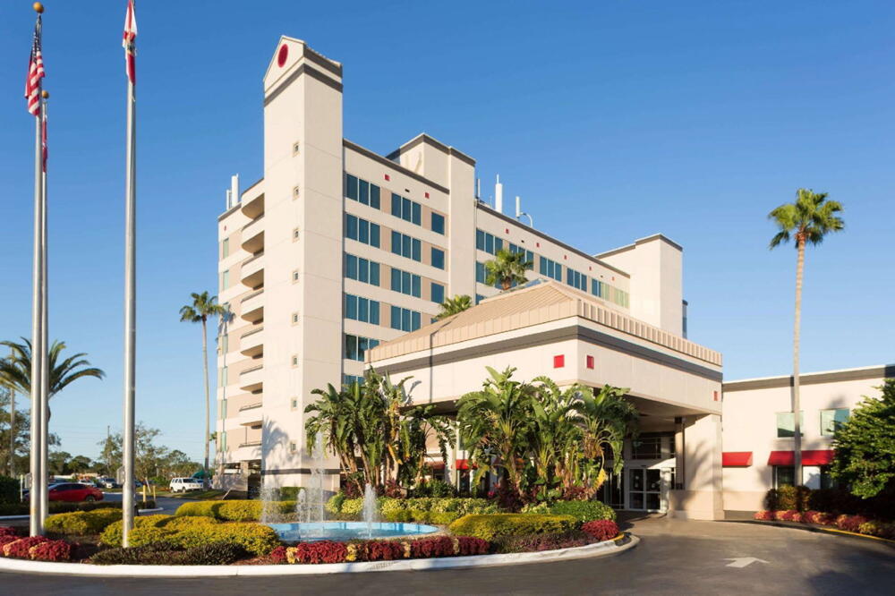Foto del exterior de Hotel Ramada by Wyndham Kissimmee Gateway