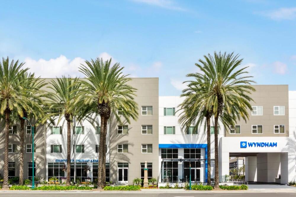 Foto del exterior de Hotel Wyndham Anaheim