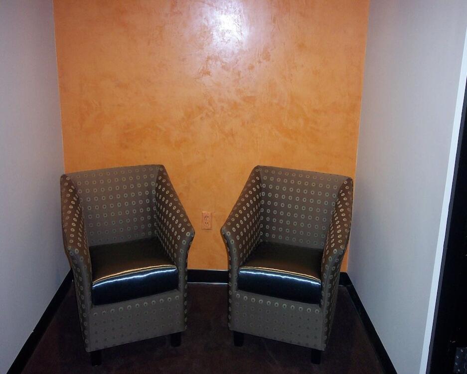 Foto de las zonas nobles de Ramada Plaza by Wyndham West Hollywood Hotel &amp;amp; Suites