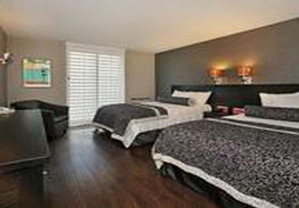 Foto de una habitación de Ramada Plaza by Wyndham West Hollywood Hotel &amp;amp; Suites