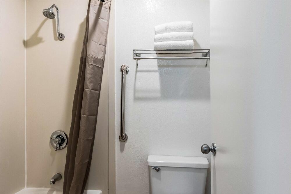 Foto del baño de Hotel Comfort Inn