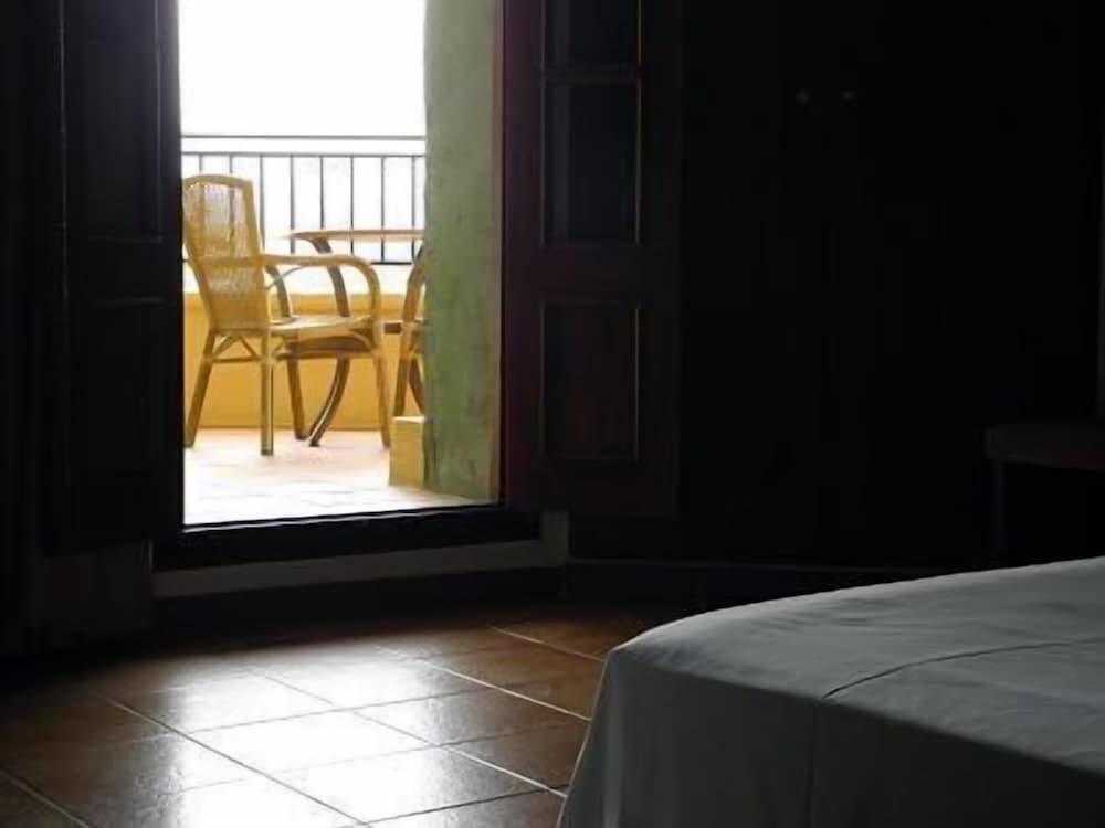 Room – Hostal León Dormido