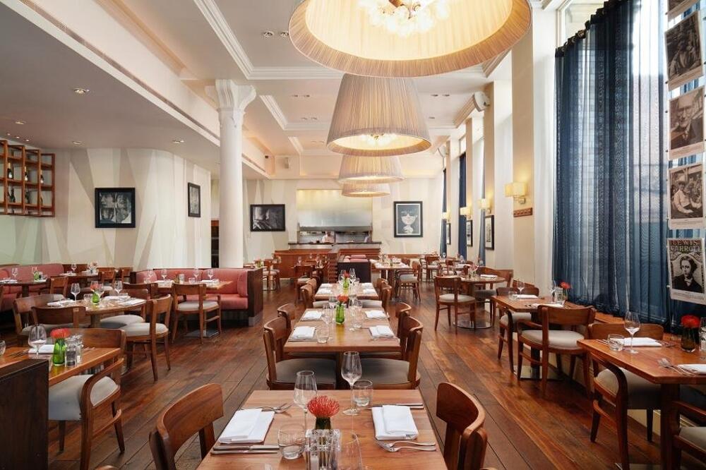 Foto de restauración de Hard Days Night Hotel
