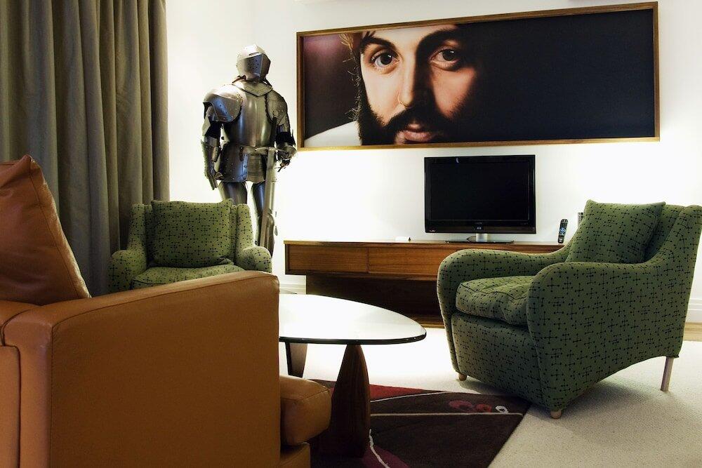 Foto de una habitación de Hard Days Night Hotel