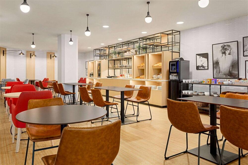 Foto de restauración de Hotel Ramada by Wyndham Madrid Tres Cantos