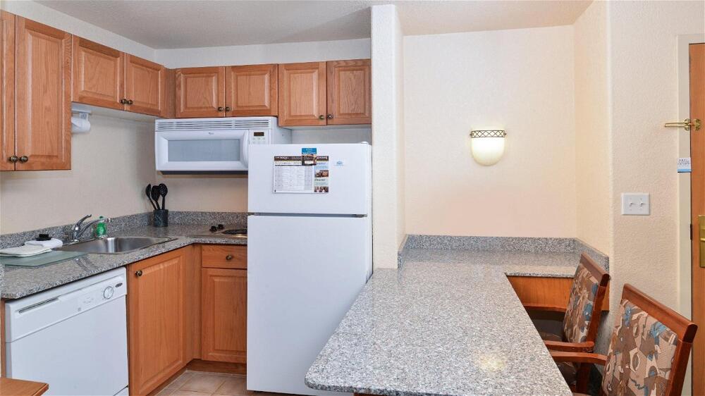 Foto de una habitación de Staybridge Suites - Calgary Airport, an IHG Hotel