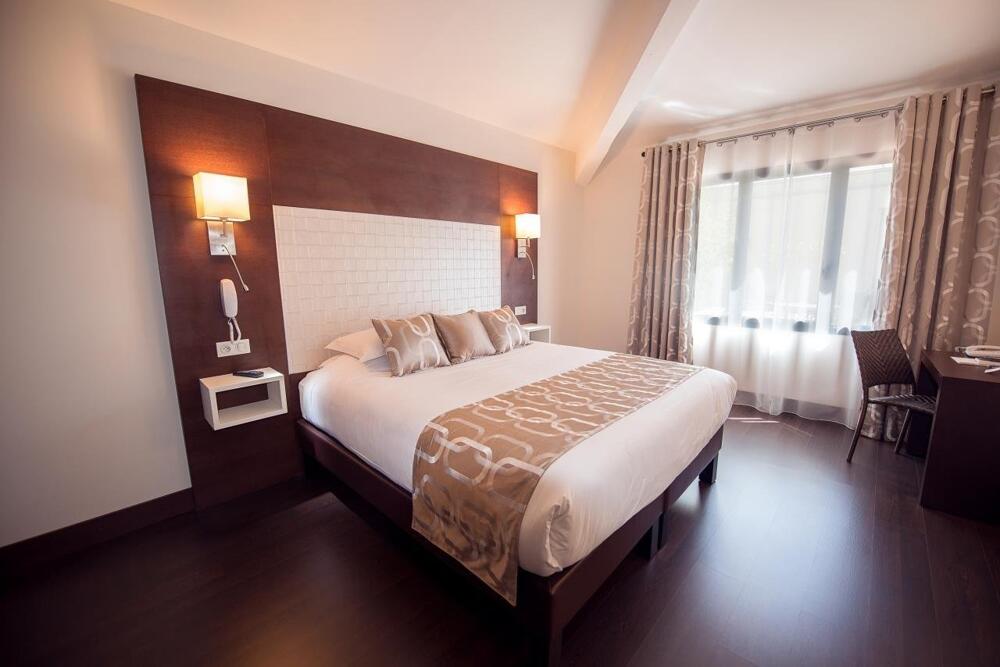 Foto de una habitación de Hotel BEST WESTERN PLUS CANNES RIVIERA &amp;amp; SPA