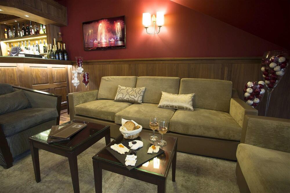 Foto de las zonas nobles de Hotel BEST WESTERN PLUS CANNES RIVIERA &amp;amp; SPA