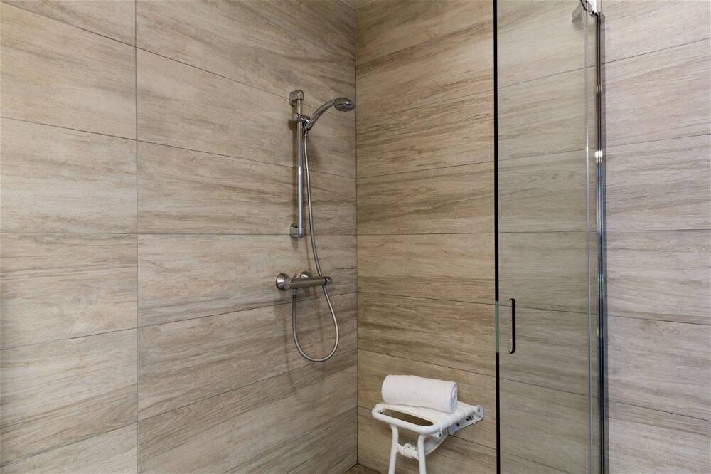 Foto del baño de The Originals City, Au Relais Saint-Éloi, Tours (Inter-Hotel)