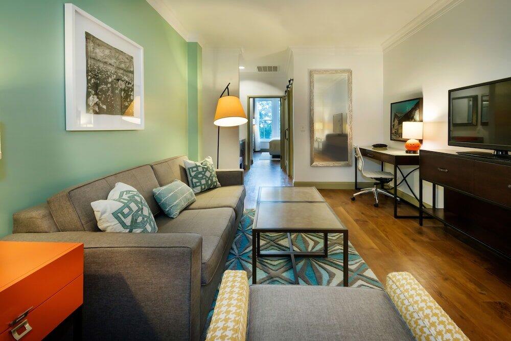 Foto de una habitación de Hotel Indigo Savannah Historic District, an IHG Hotel