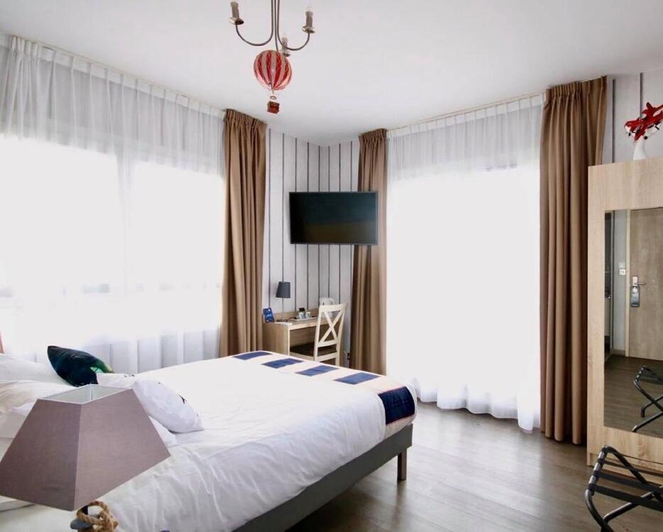 Foto de una habitación de The Originals Boutique, Hôtel Lakeside, Biscarrosse , Lac