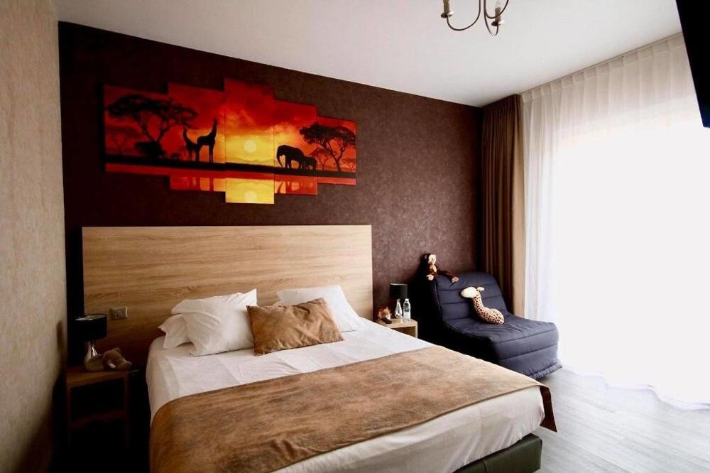 Foto de una habitación de The Originals Boutique, Hôtel Lakeside, Biscarrosse , Lac