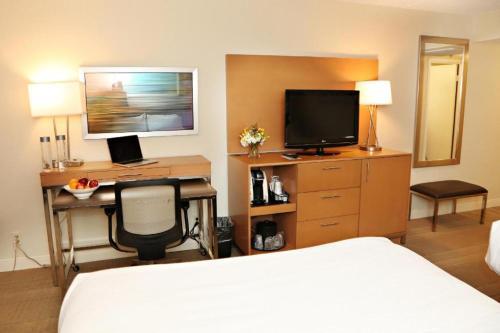 Foto de una habitación de enVision Hotel &amp;amp; Conference Center Mansfield-Foxboro