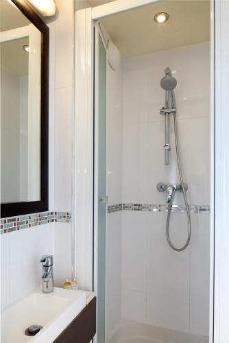 Foto del baño de Hotel Apolonia Paris Mouffetard, Sure Hotel Collection by BW