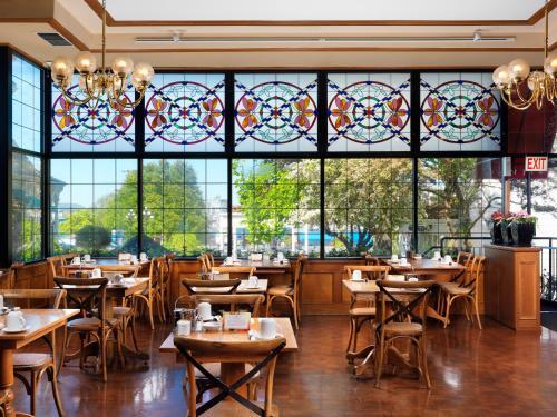 Dining – Huntingdon Manor Hotel