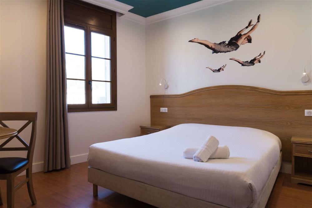 Foto de una habitación de The Originals Boutique, Grand Hôtel de la Gare, Toulon