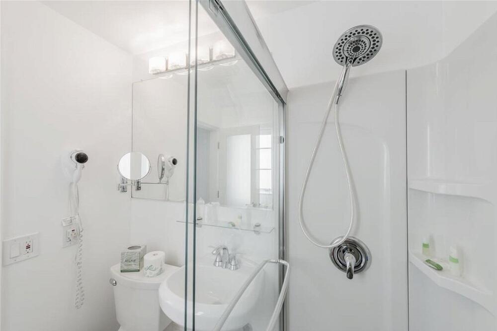 Foto del baño de Penguin Hotel