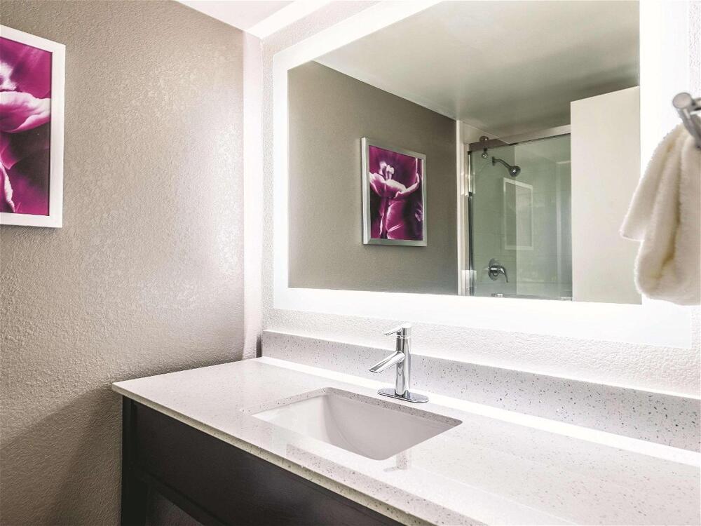Foto de una habitación de Hotel La Quinta by Wyndham Cincinnati Sharonville