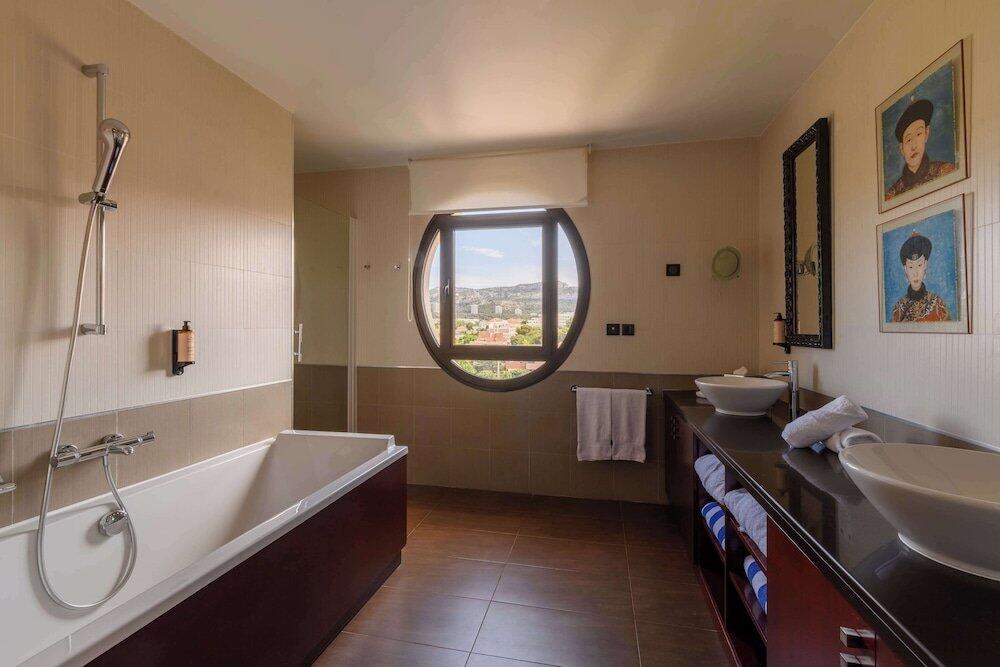 Foto del baño de Golden Tulip Villa Massalia