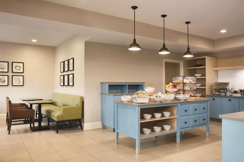 Foto de restauración de Hotel Country Inn &amp;amp; Suites by Radisson, Atlanta Airport North, GA