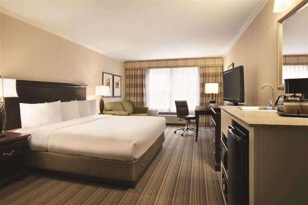 Foto de una habitación de Hotel Country Inn &amp;amp; Suites by Radisson, Atlanta Airport North, GA