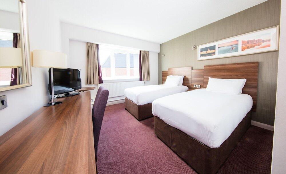 Foto de una habitación de Leonardo Hotel Cork - Formerly Jurys Inn