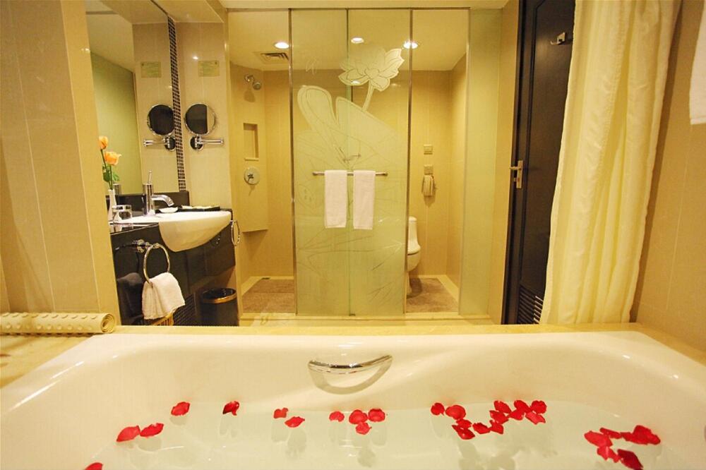 Foto del baño de Landmark International Hotel