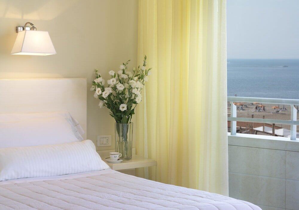 Foto de una habitación de Hotel Sina Astor