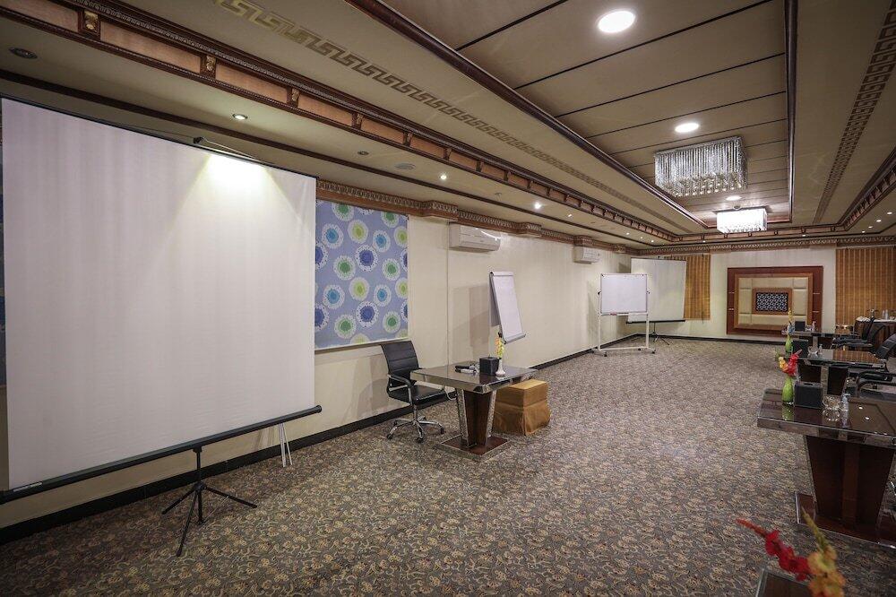 Photo – Meral Crown Hotel