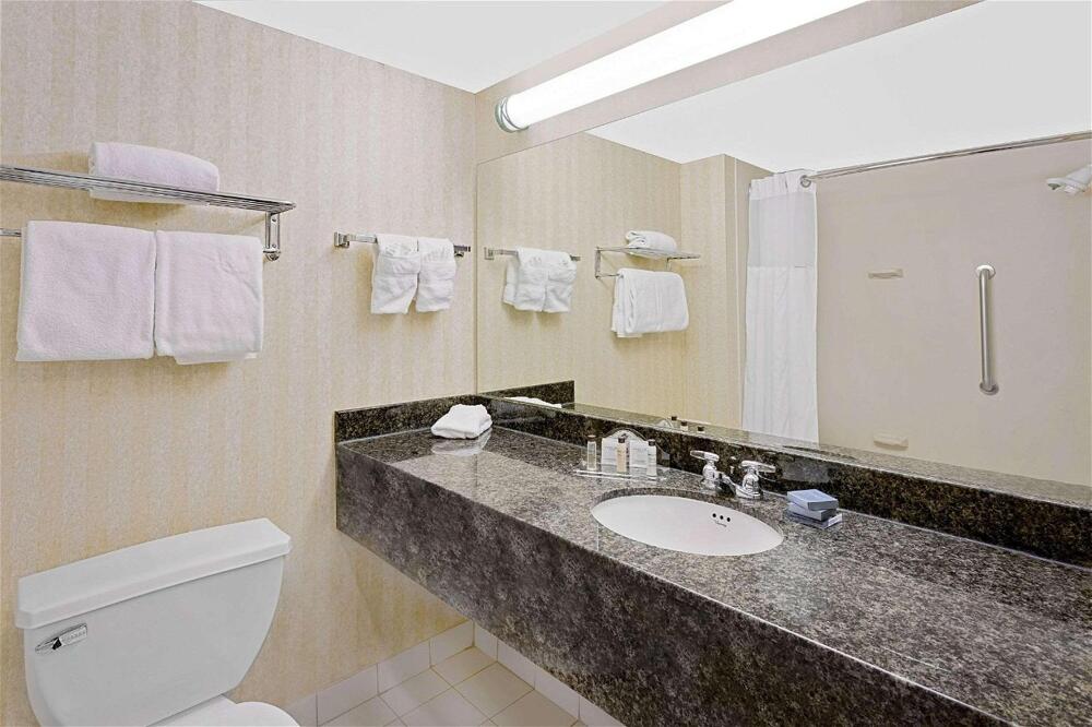 Foto del baño de Hotel Wingate by Wyndham - Arlington Heights