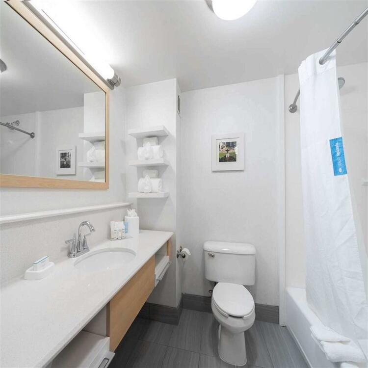 Foto del baño de Hotel Hampton Inn &amp;amp; Suites Modesto - Salida