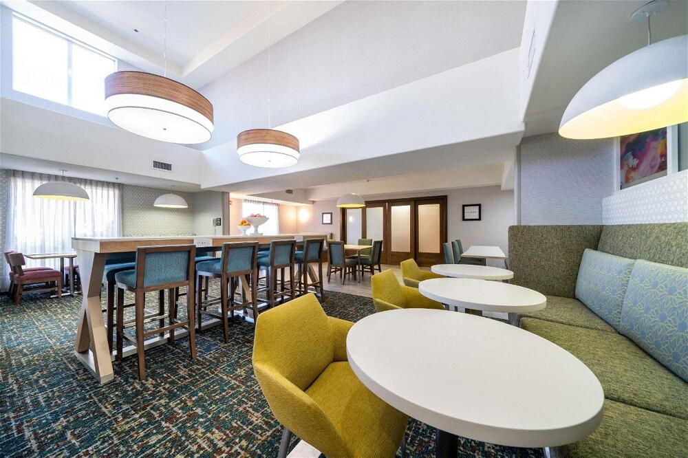 Foto de los servicios de Hotel Hampton Inn &amp;amp; Suites Modesto - Salida