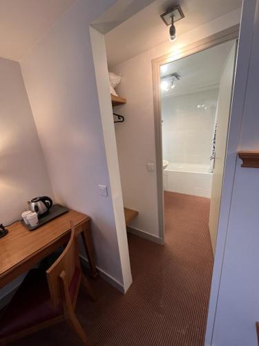 Foto del baño de KYRIAD CREIL - Chantilly Nord