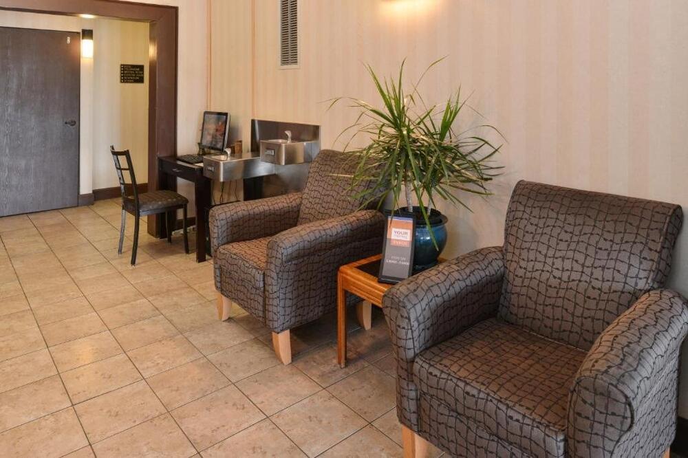 Foto de las zonas nobles de SYLO Hotel Denver Airport, a Ramada by Wyndham
