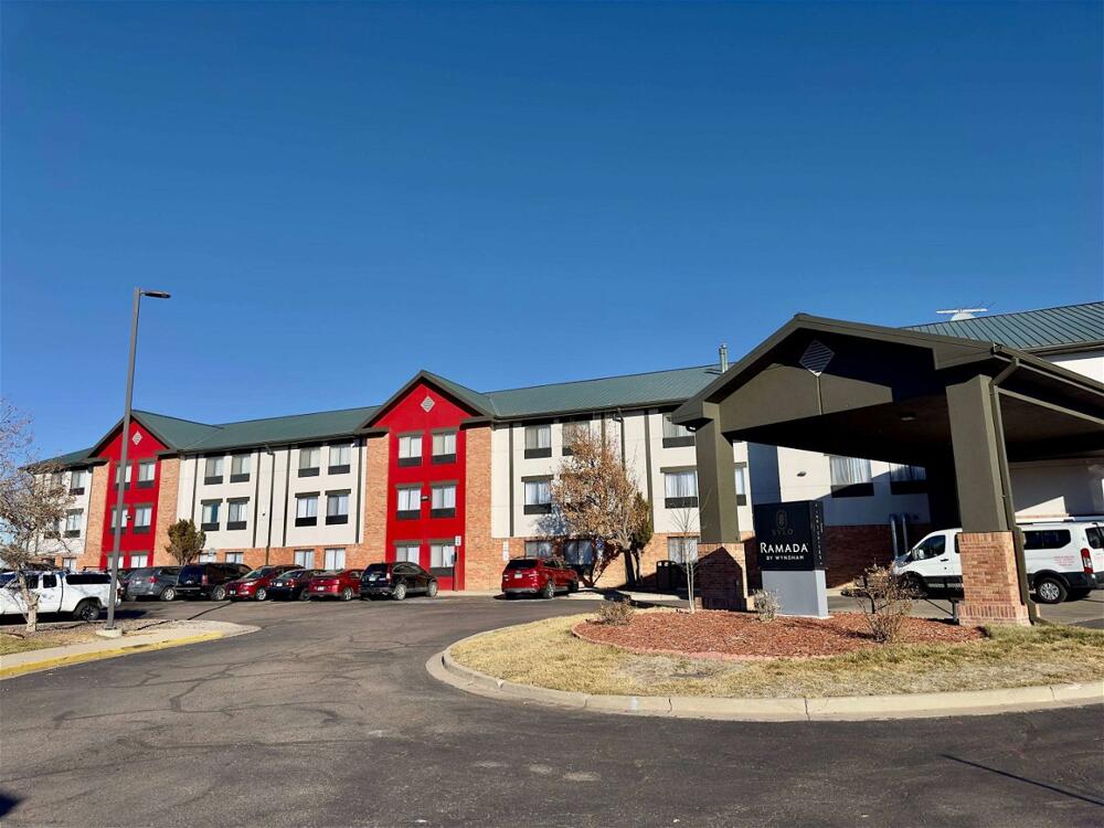 Foto del exterior de SYLO Hotel Denver Airport, a Ramada by Wyndham
