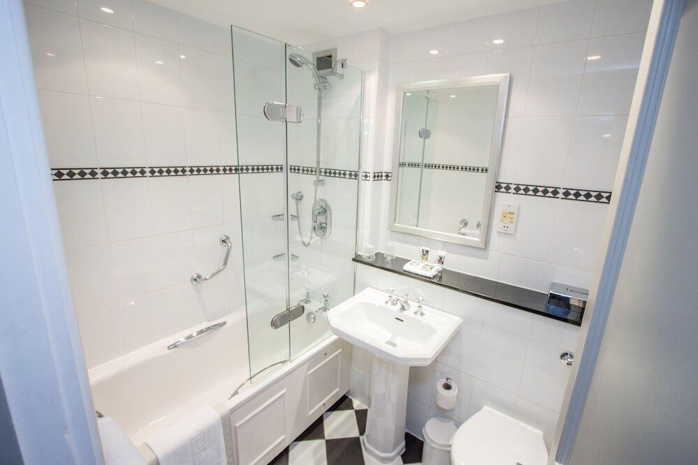 Foto del baño de Brandon Hall Hotel &amp;amp; Spa Warwickshire