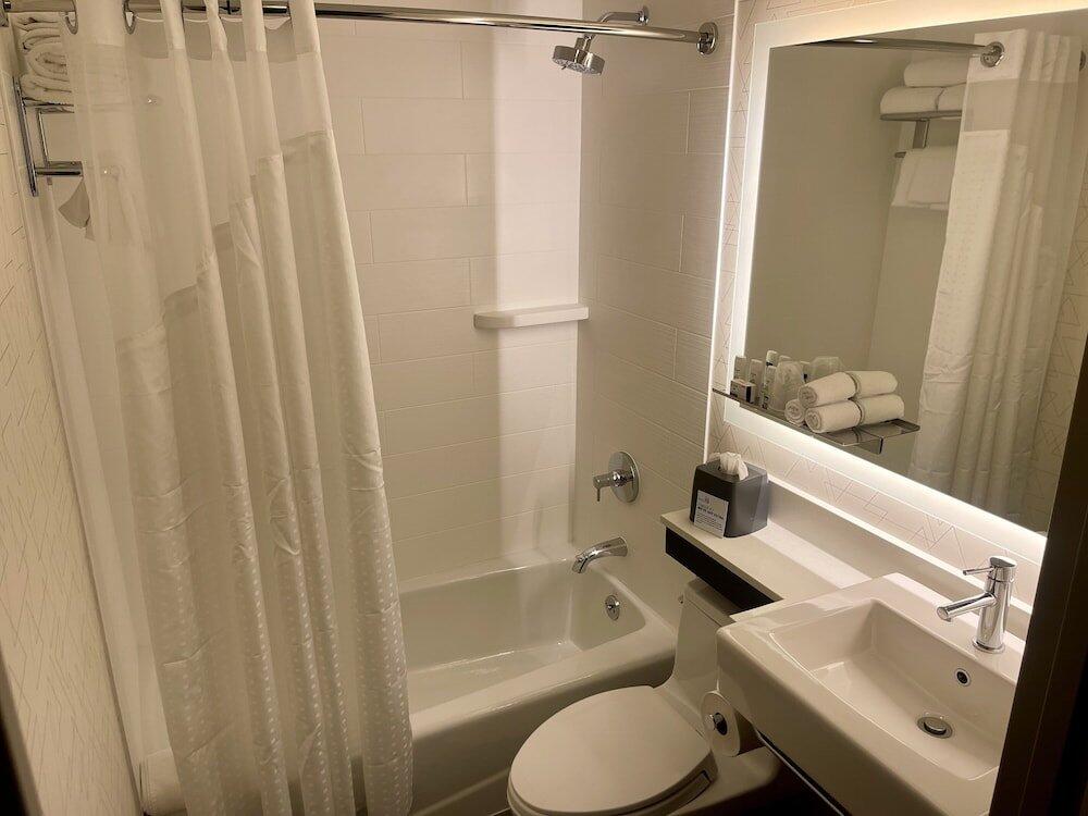 Foto del baño de Holiday Inn Express New York City Chelsea, an IHG Hotel