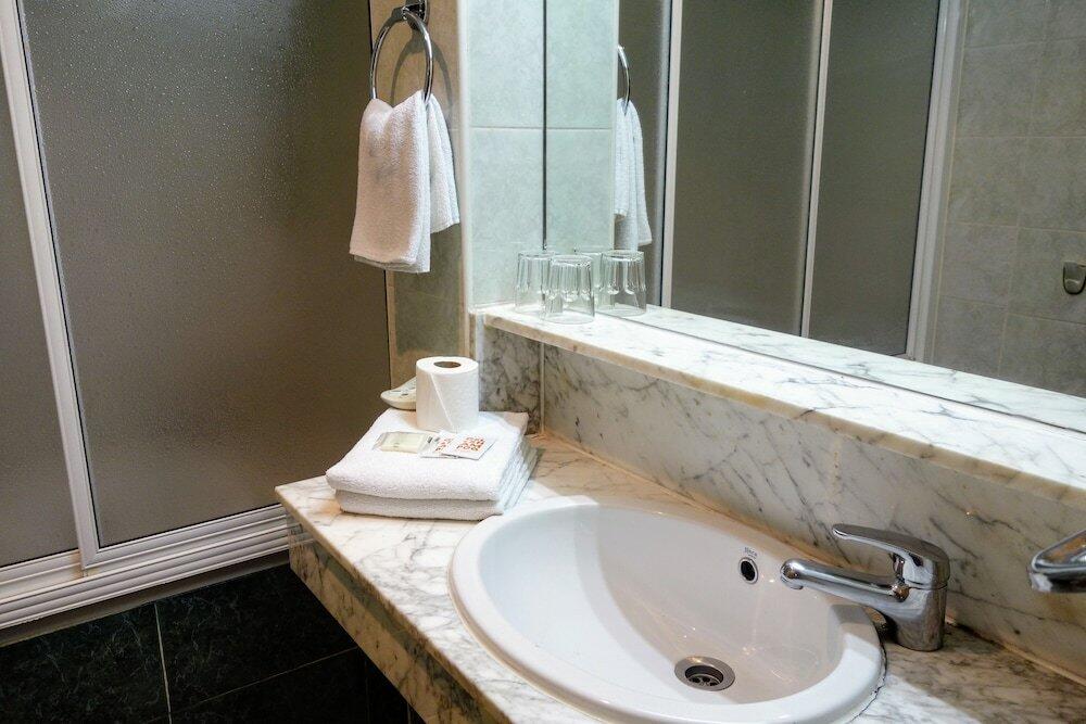 Foto del baño de Trípolis Toledo