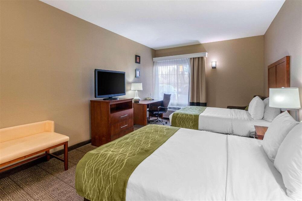 Foto de una habitación de Hotel Comfort Inn &amp;amp; Suites Sacramento - University Area