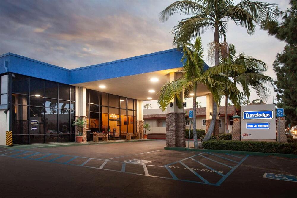 Foto del exterior de Hotel Travelodge Inn &amp;amp; Suites by Wyndham Anaheim on Disneyland Dr