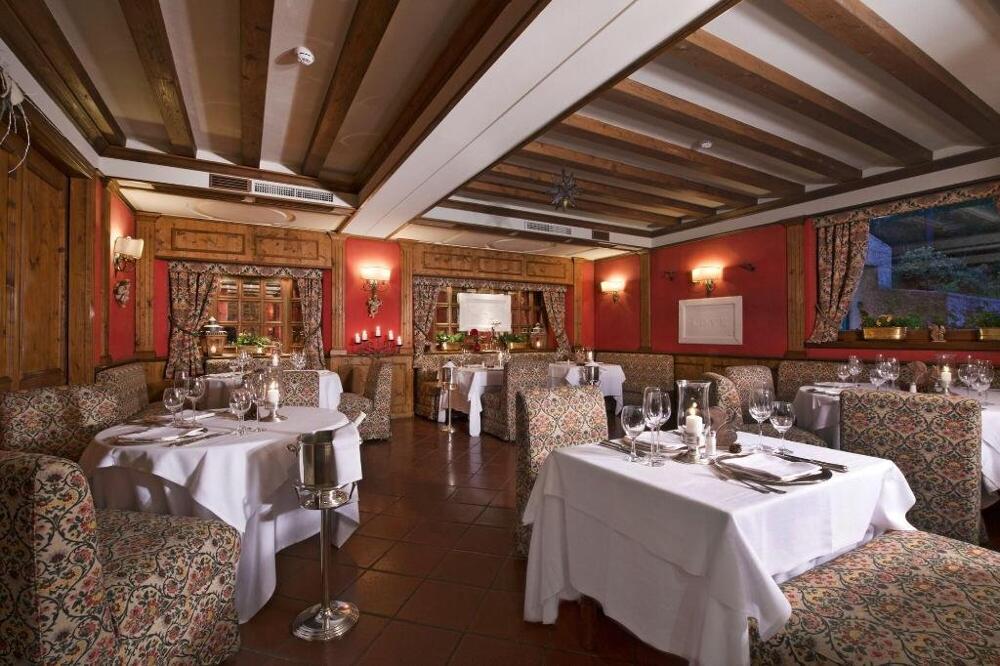 Foto de restauración de Boutique Hotel Villa Blu Cortina D&amp;#039;Ampezzo