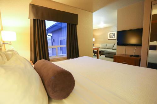 Foto de una habitación de Hotel Days Inn by Wyndham Calgary Airport