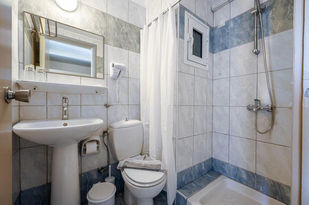 Foto del baño de Zephyros Hotel