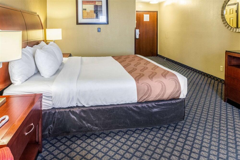 Room – Hotel Quality Inn &amp;amp; Suites