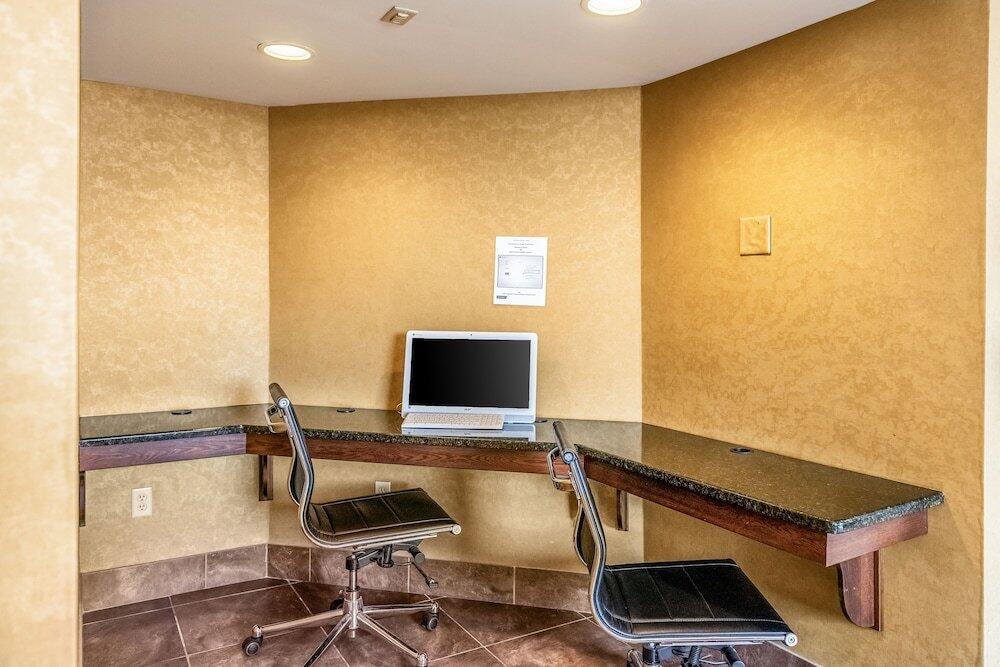 Photo – Hotel Quality Inn &amp;amp; Suites