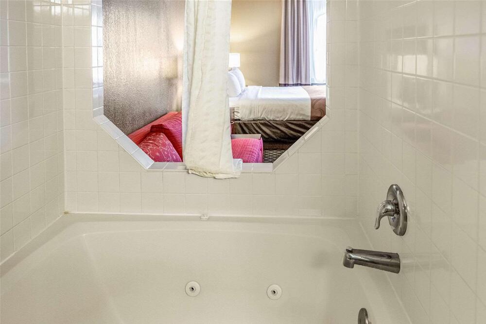 Room – Hotel Quality Inn &amp;amp; Suites
