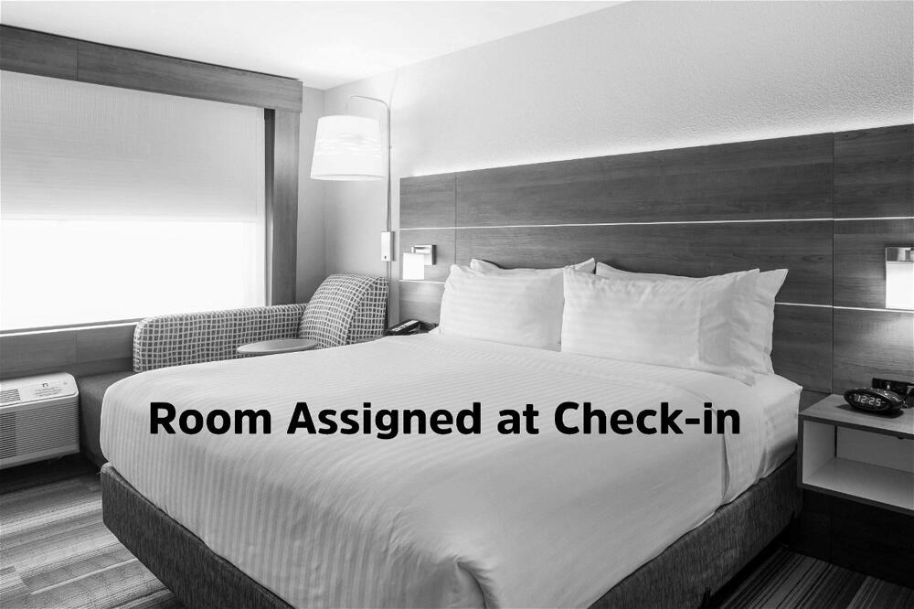 Room – Holiday Inn Express &amp;amp; Suites Ludington, an IHG Hotel